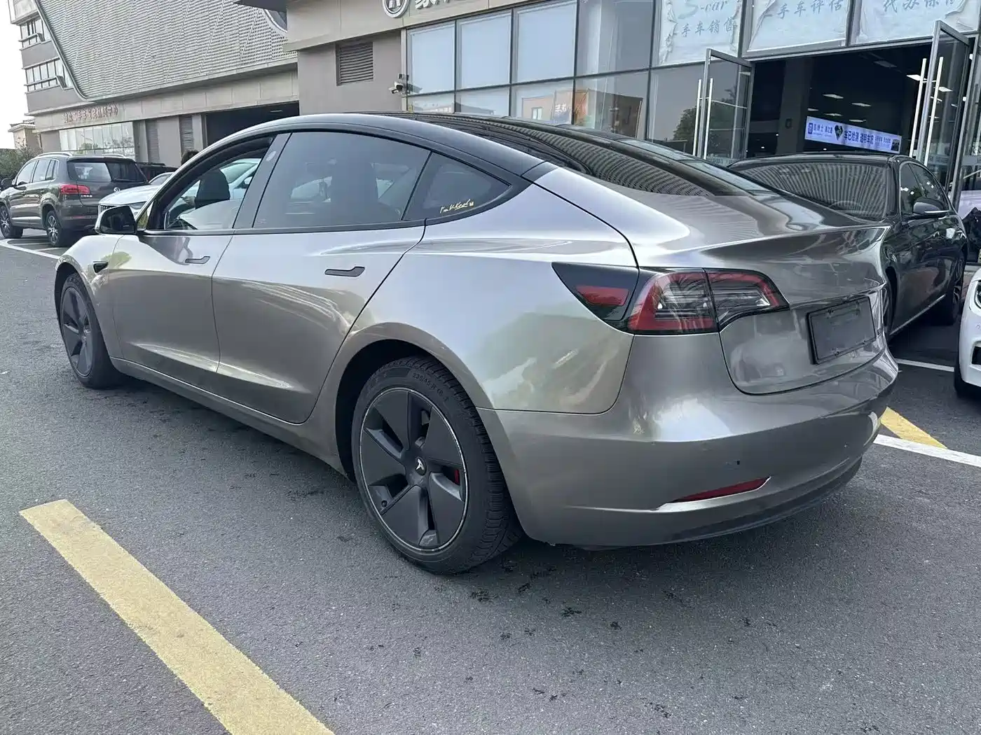 TESLA MODEL 3