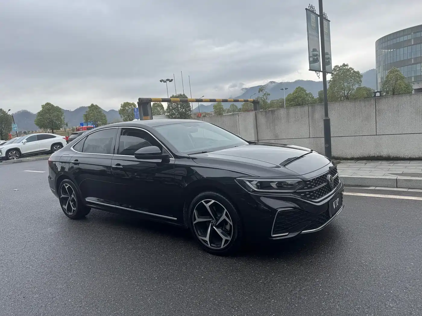 Volkswagen Passat 2023 Facelift 330TSI Starlight Elite Edition фото 3