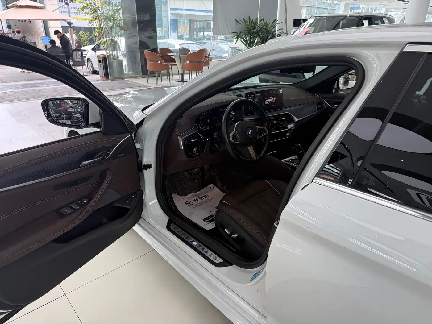 BMW 5 Series New Energy 2022 535Le M Sport Package фото 4