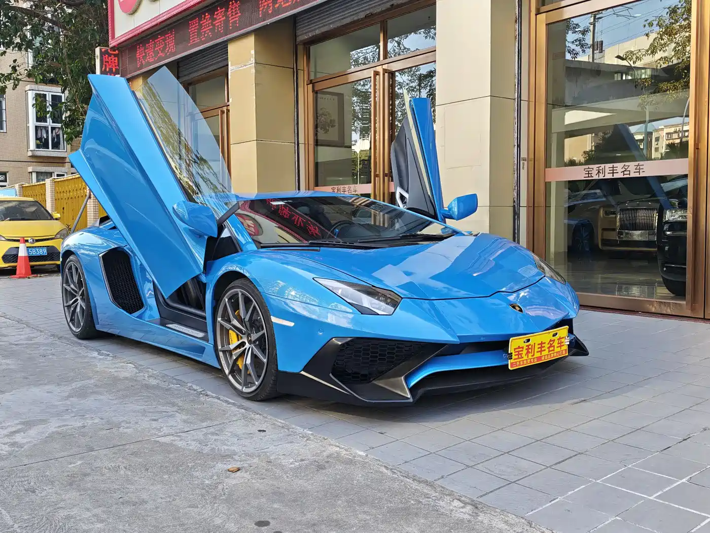 Lamborghini Aventador 2011 LP 700-4 фото 4