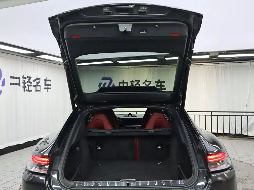 Фото 27 - Porsche Panamera