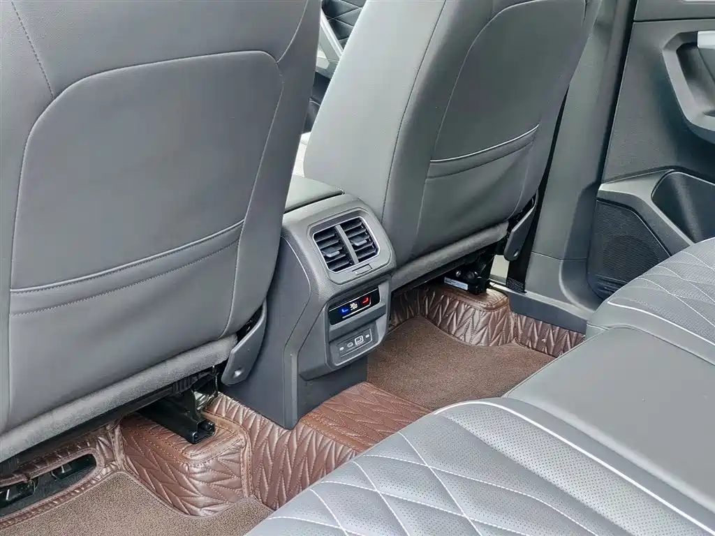 Volkswagen Tiguan L 2023 330TSI Auto 2WD R-Line Premium Edition фото 9