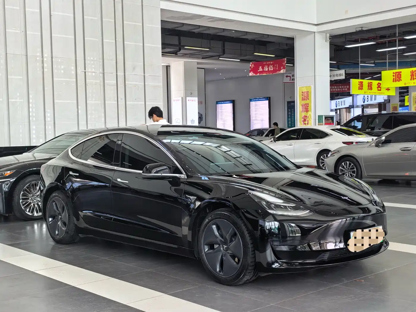 Фото 3 - Tesla Model 3