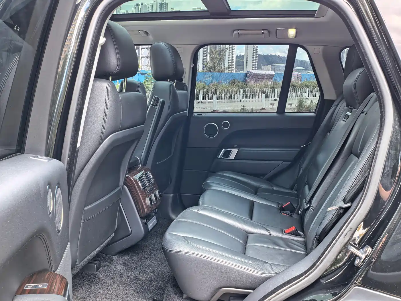 Land Rover Range Rover 2017 3.0 SC V6 Golden Age Edition фото 5