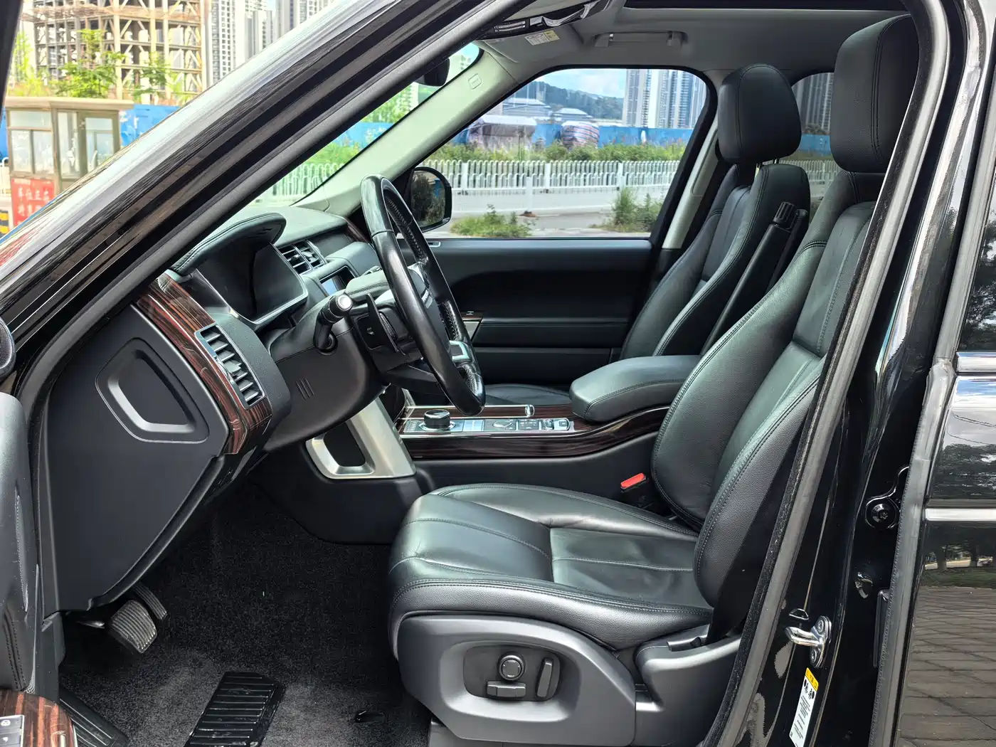 Land Rover Range Rover 2017 3.0 SC V6 Golden Age Edition фото 4