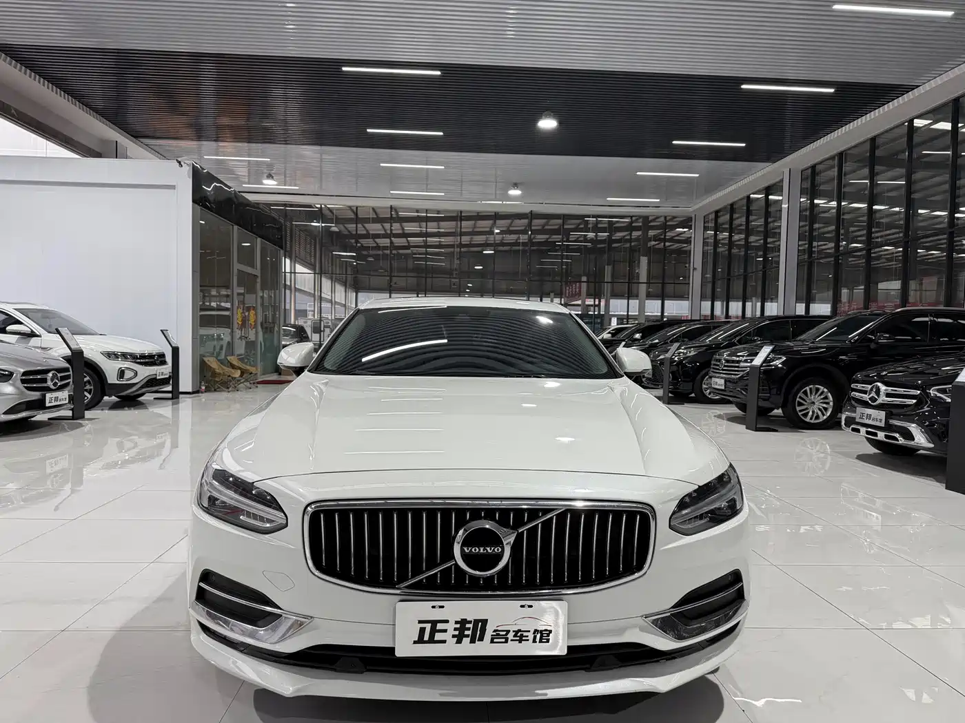 Фото 2 - Volvo S90