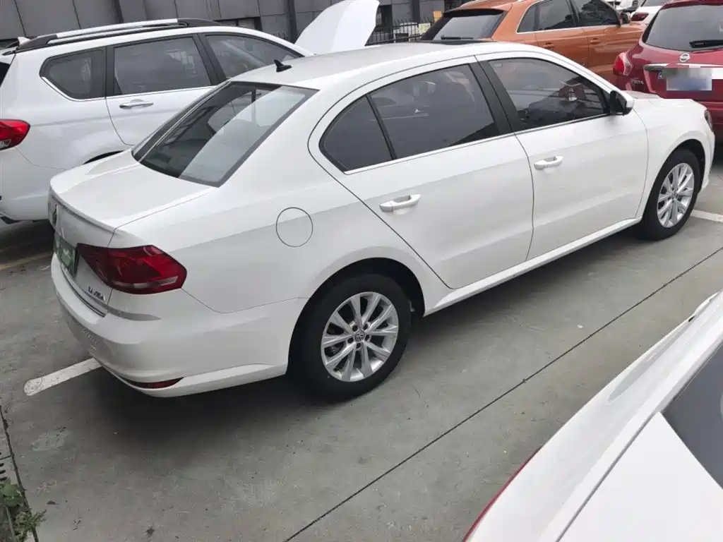 Volkswagen Lavida 2017 1.6L Automatic Comfort Edition фото 7