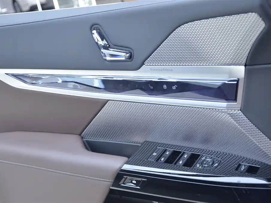 BMW 7 Series 2023 Model 735Li M Sport Package фото 6