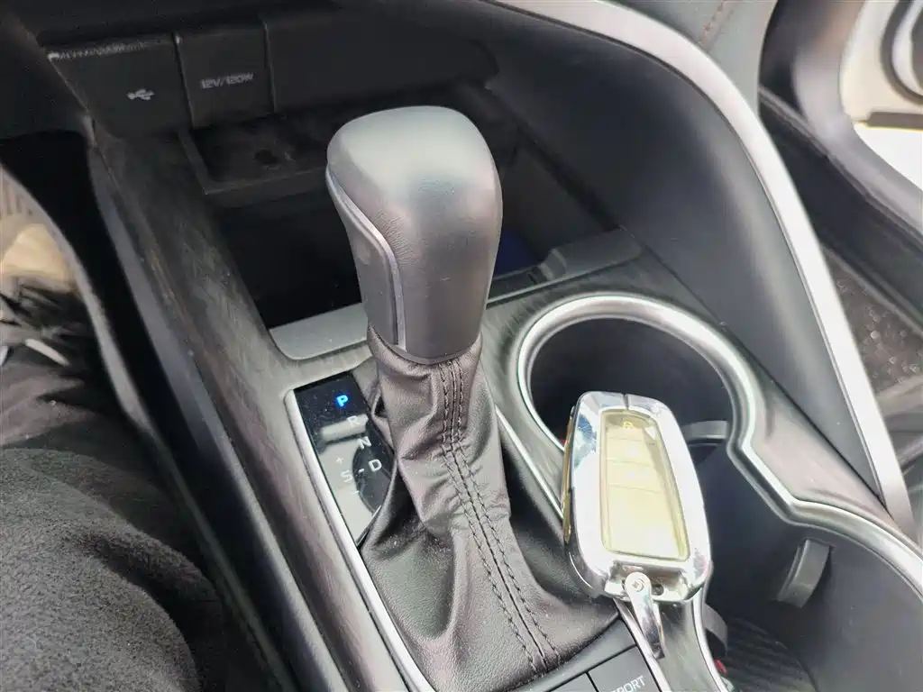 Toyota Camry 2021 2.5G Luxury Edition фото 14