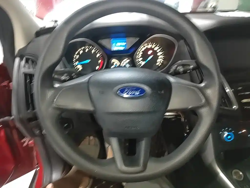 Фото 11 - Ford Focus