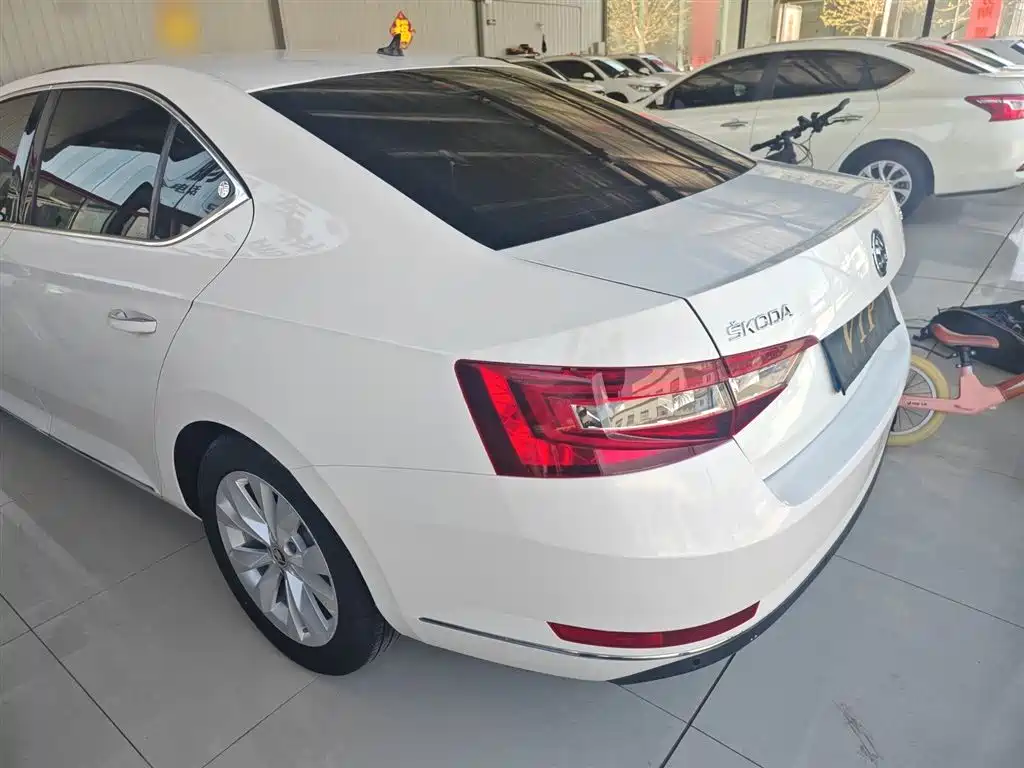 Škoda Superb 2018 TSI330 DSG Comfort Edition China V фото 6