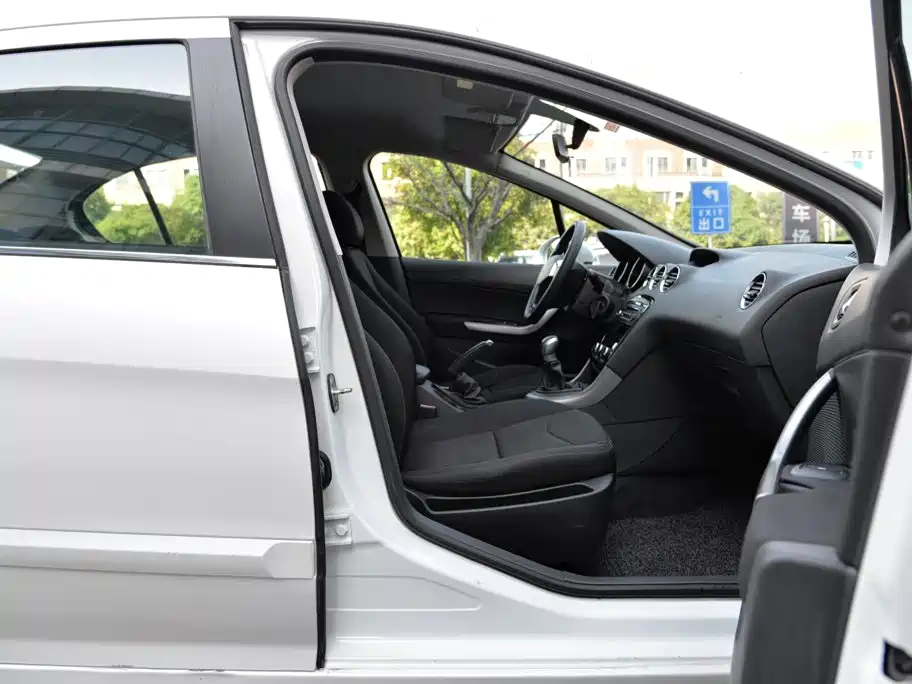 صورة 13 - Peugeot 408