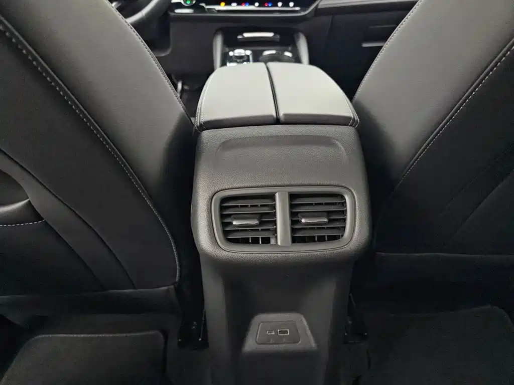 Photo 13 - Buick Envision S