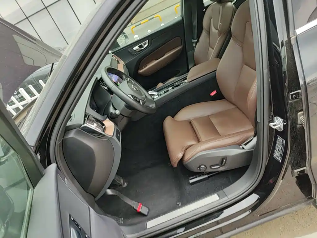 Фото 22 - Volvo XC60