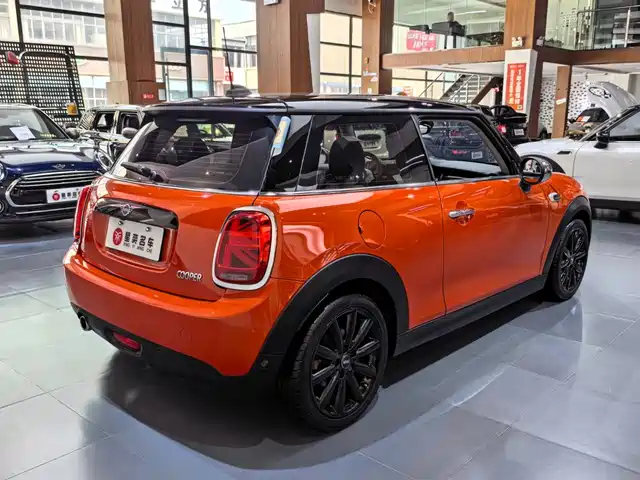 MINI 2018 1.5T COOPER Artist — фото 5