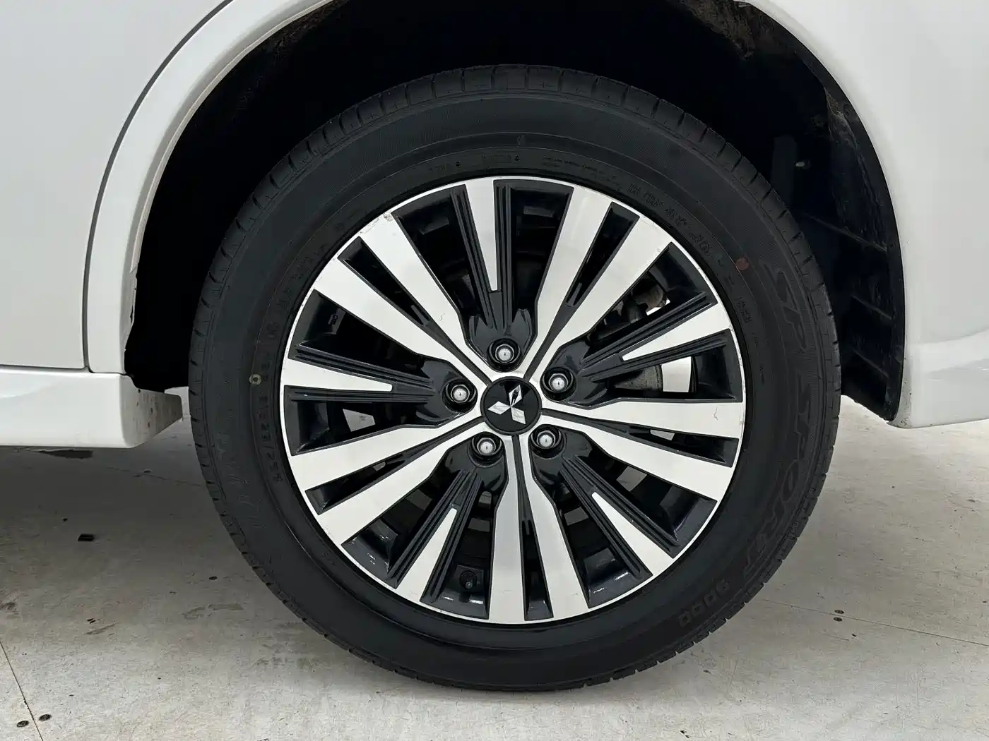 Mitsubishi Outlander 2023 2021 Facelift 2.0L 2WD Premium Edition 5-Seater