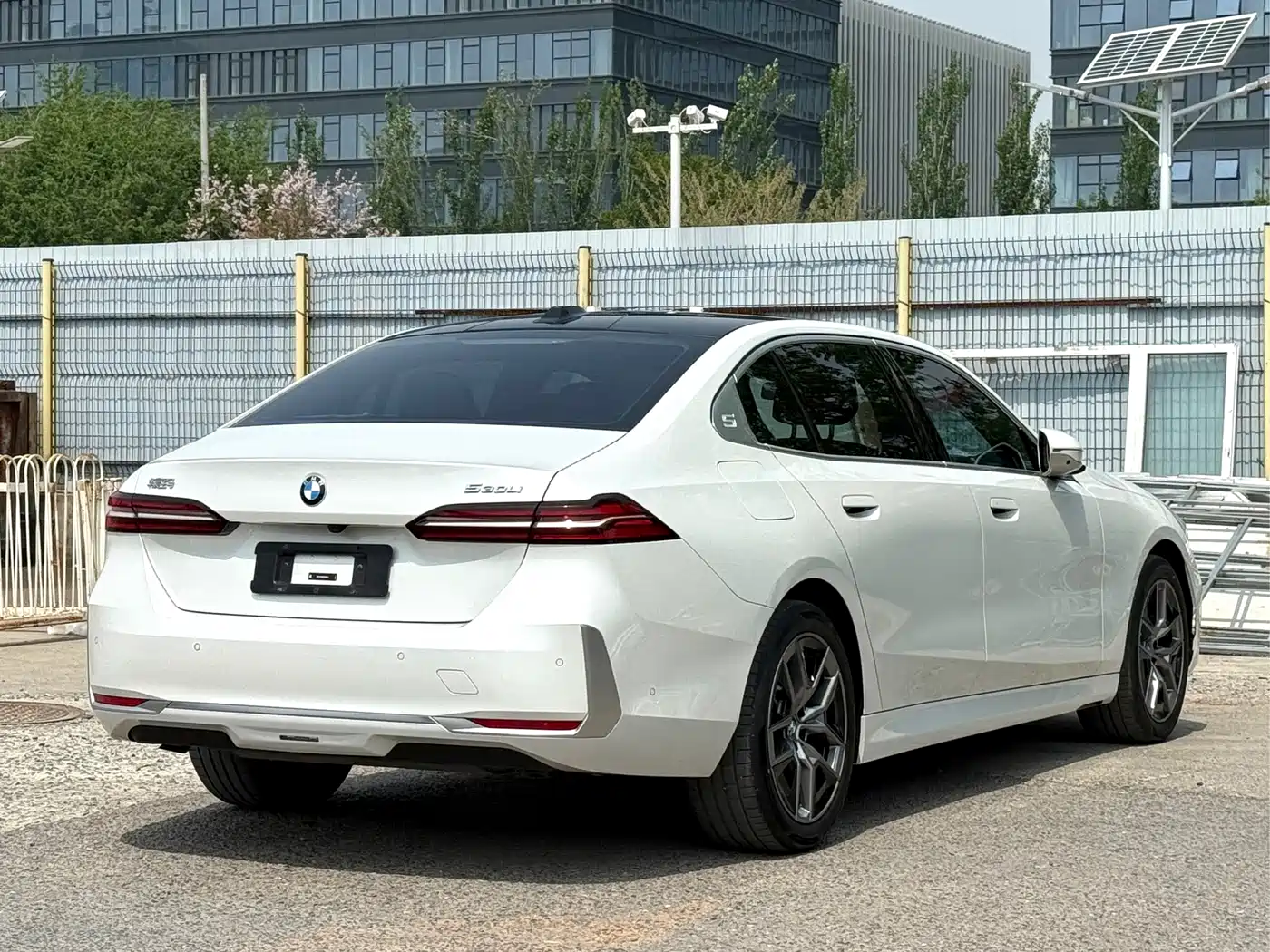 BMW 5 Series 2024 530Li Leading Model Luxury Package фото 4