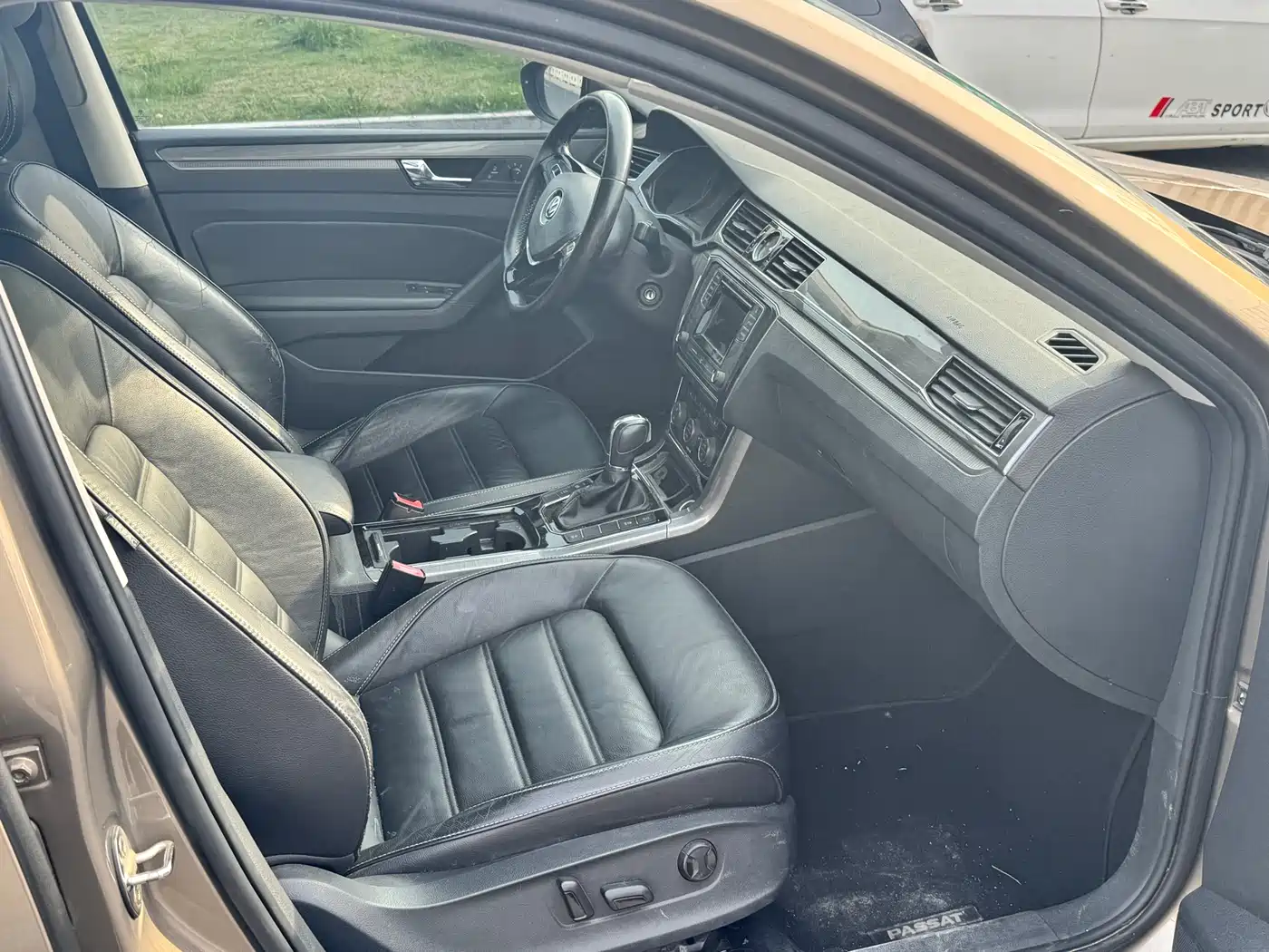 Volkswagen Passat 2016 280TSI DSG Honor Edition фото 11