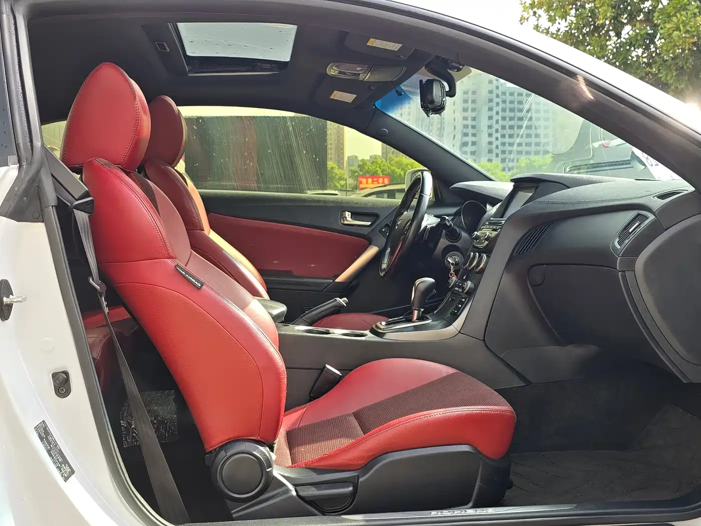 Hyundai Genesis Coupe 2012 2.0T Automatic Elegant Edition фото 9