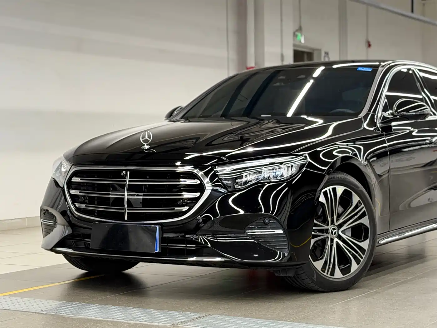 Mercedes-Benz E-Class 2025 E 300 L Luxury фото 3