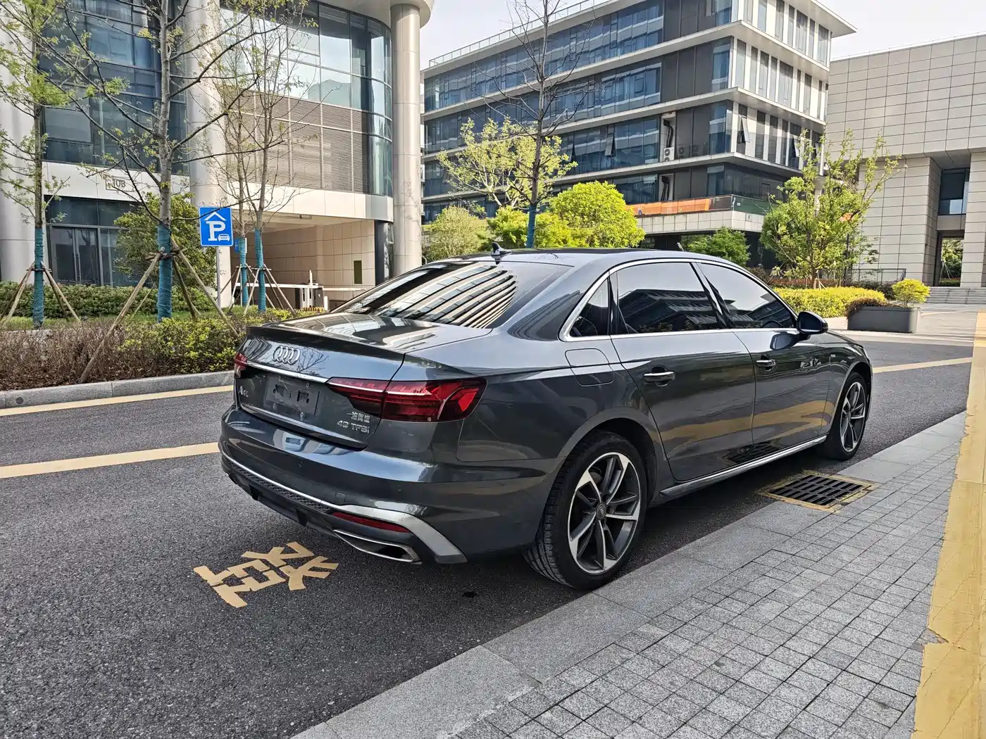 Audi A4L 2020 40 TFSI Fashion Dynamic Edition фото 6