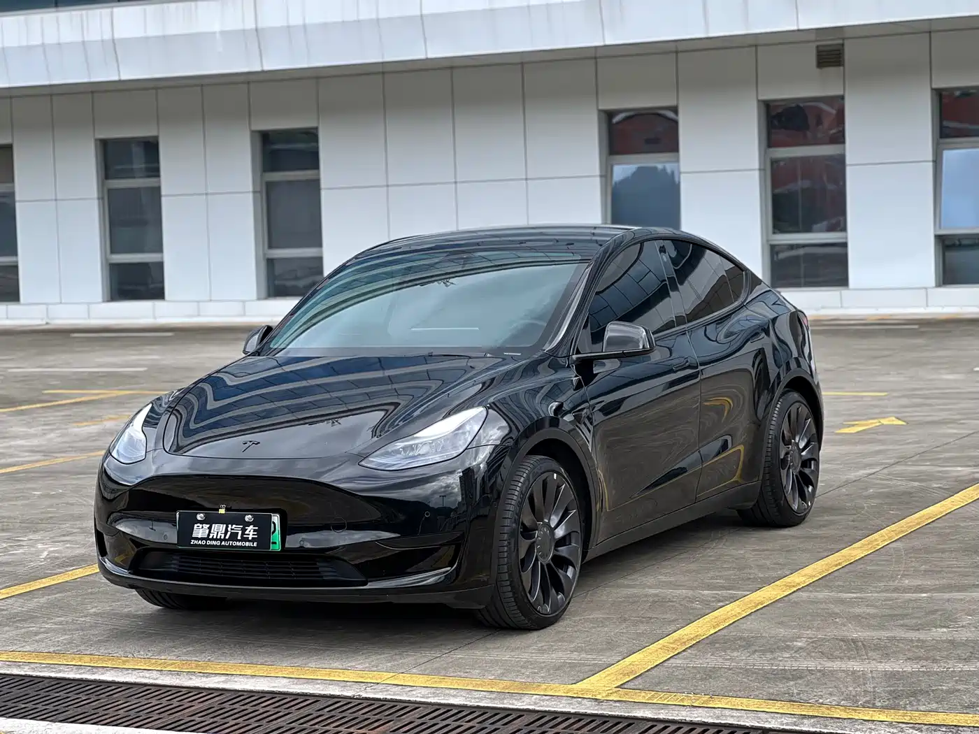 TESLA MODEL Y