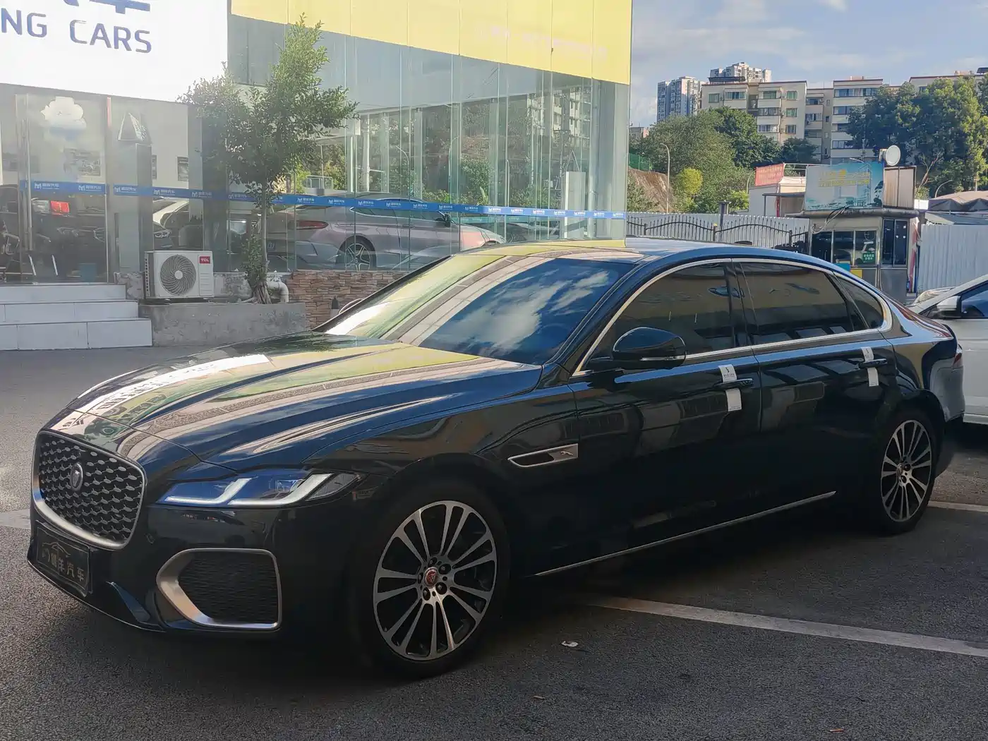 Photo 1 - Jaguar XFL