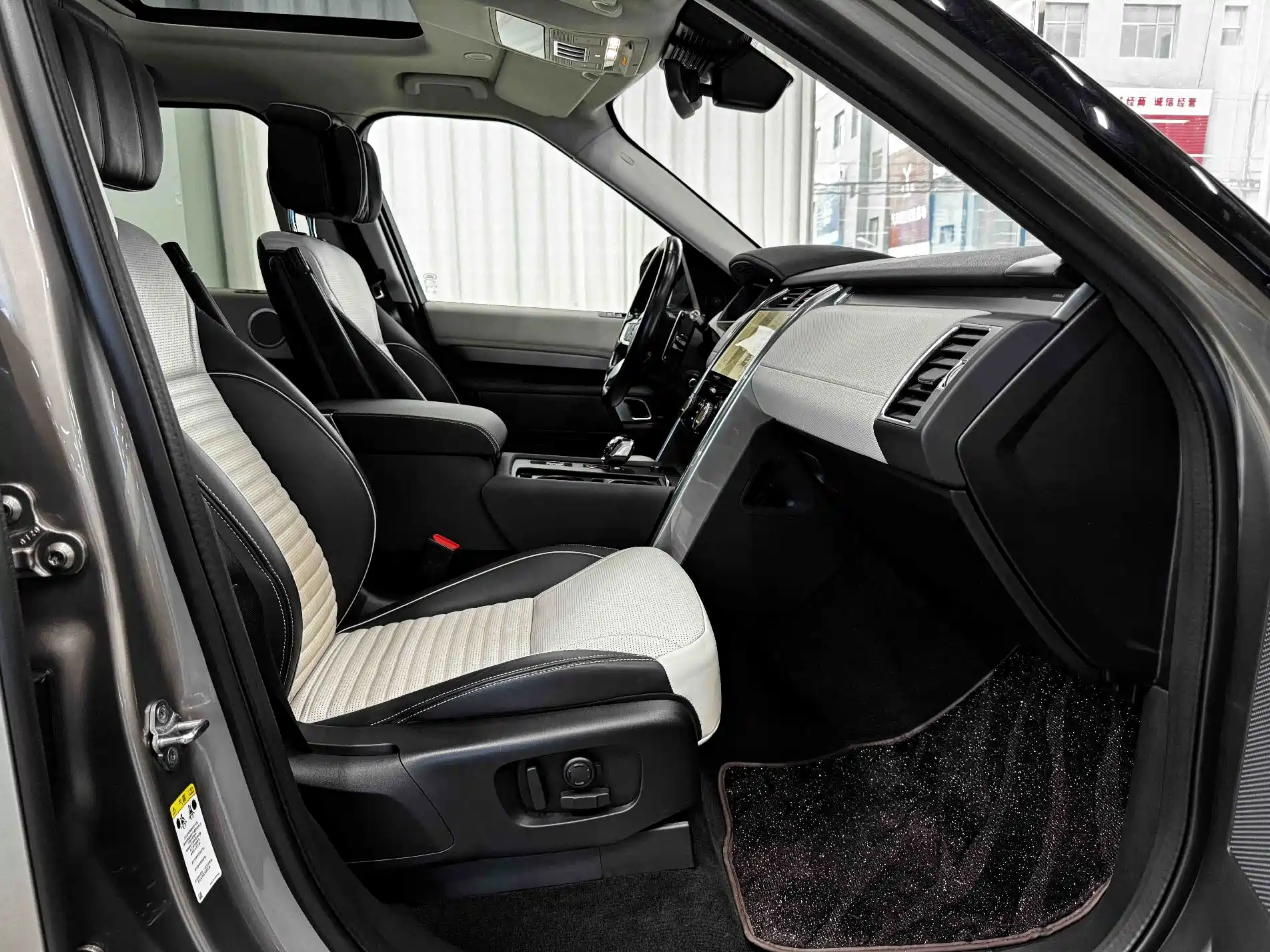 Photo 8 - Land Rover Discovery