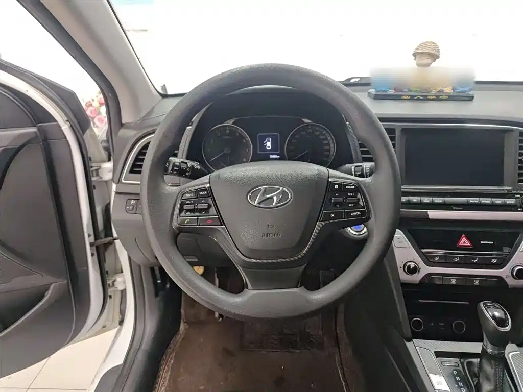 Hyundai Elantra 2018 1.6L Automatic 15th Anniversary Special Edition фото 11