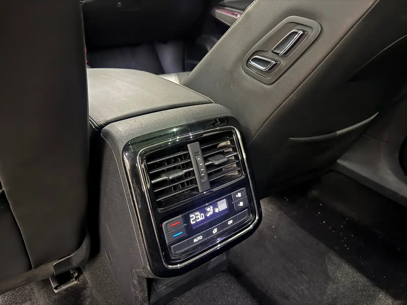 Volkswagen Passat 2020 330TSI Luxury Edition China VI фото 21