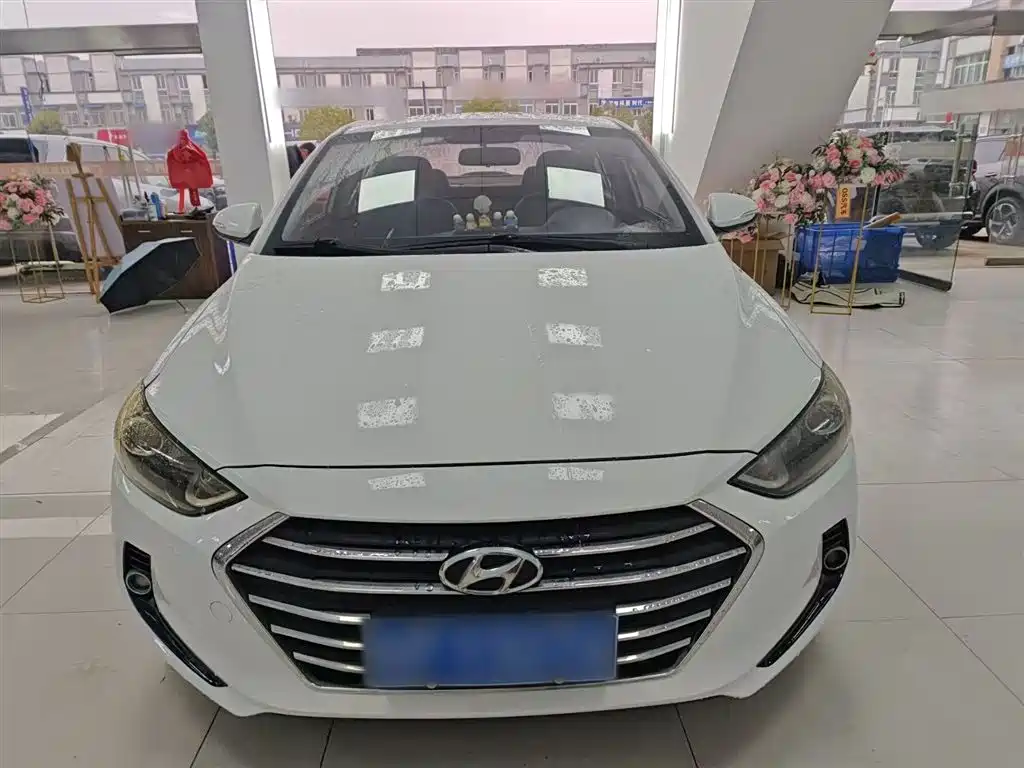 Hyundai Elantra 2018 1.6L Automatic 15th Anniversary Special Edition фото 3