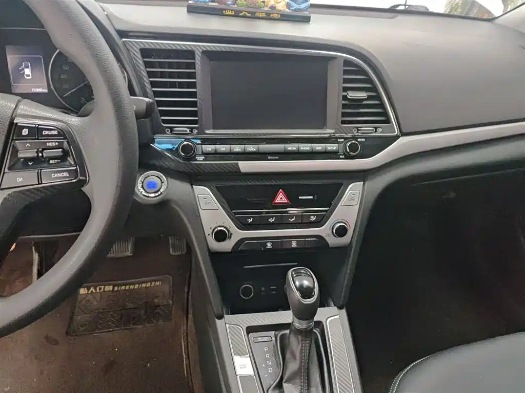 Hyundai Elantra 2018 1.6L Automatic 15th Anniversary Special Edition фото 13