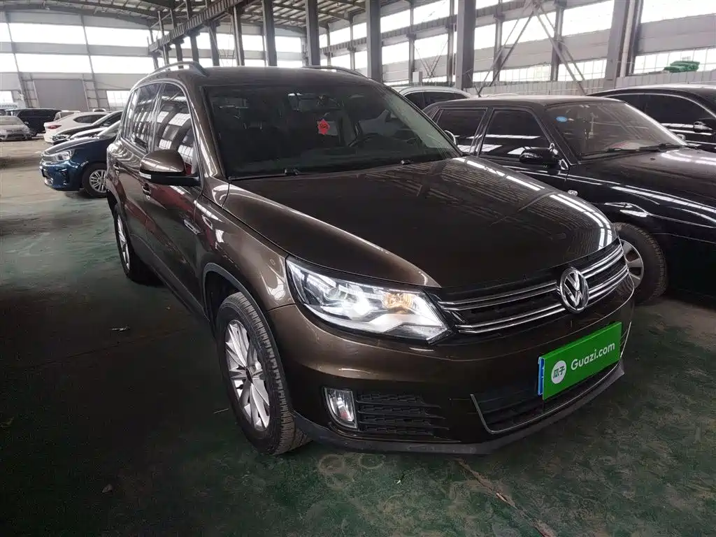 VOLKSWAGEN TIGUAN