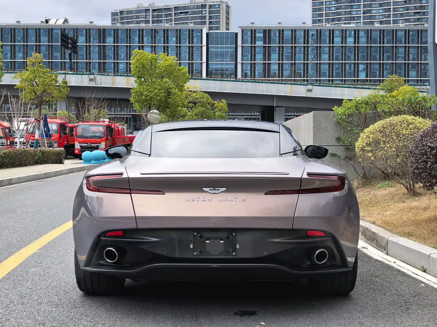 ASTON MARTIN DB11