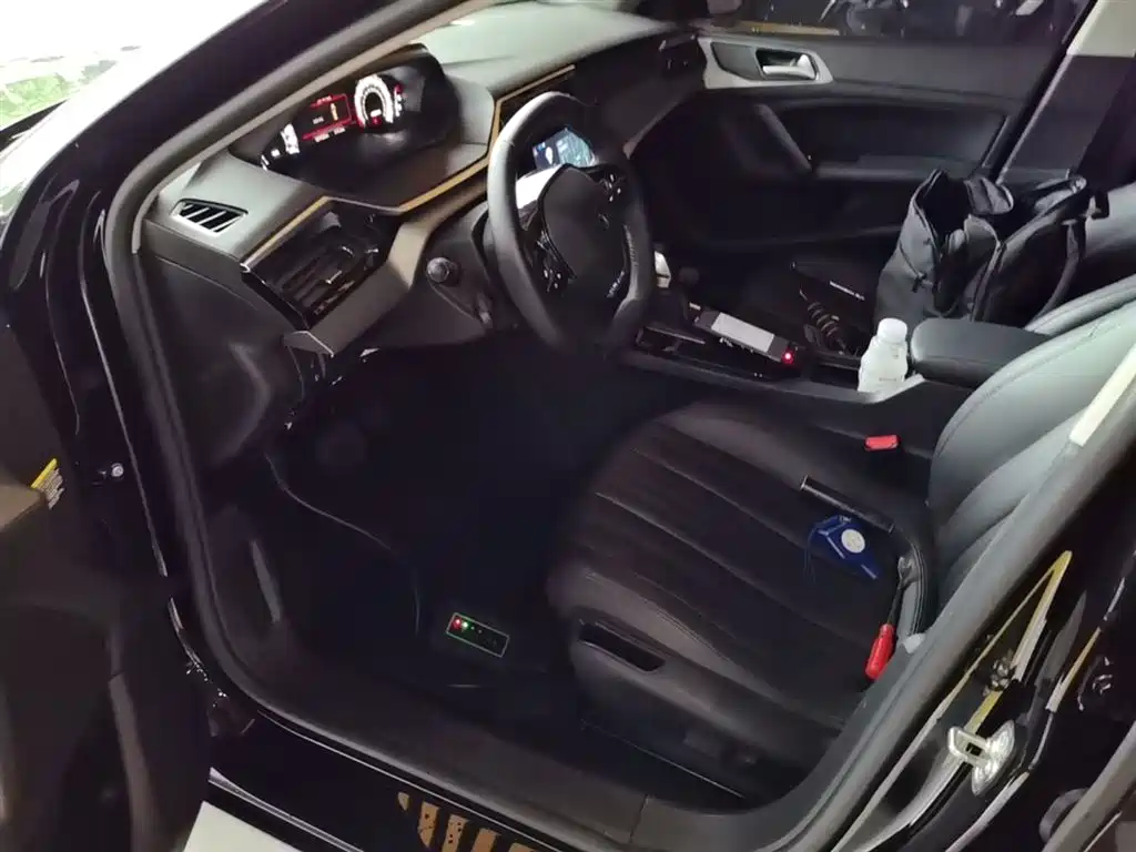 PEUGEOT 408