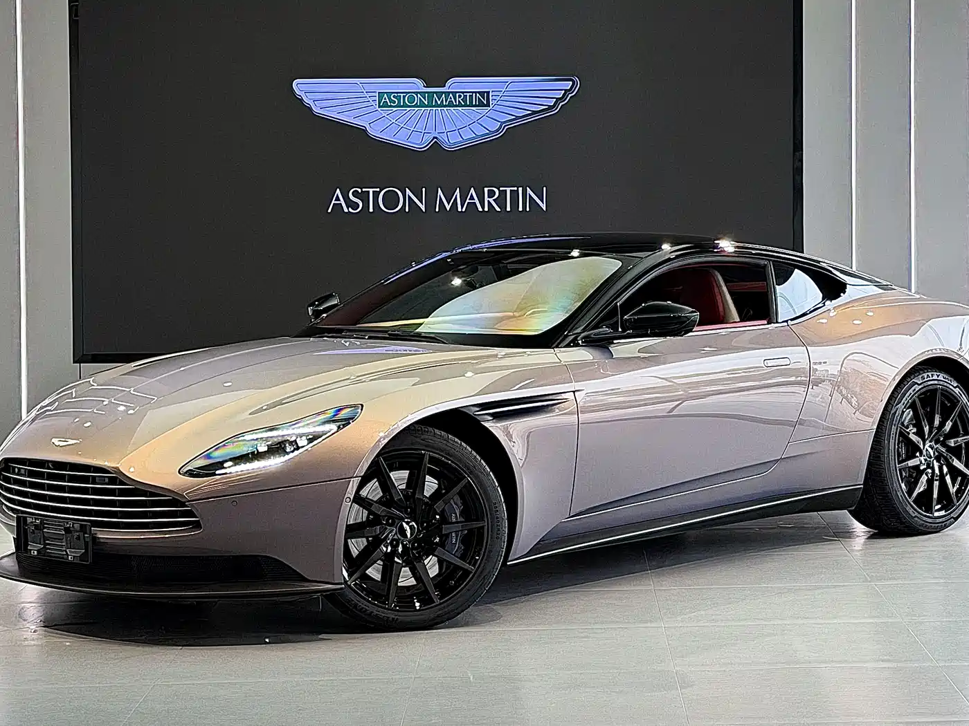 ASTON MARTIN DB11