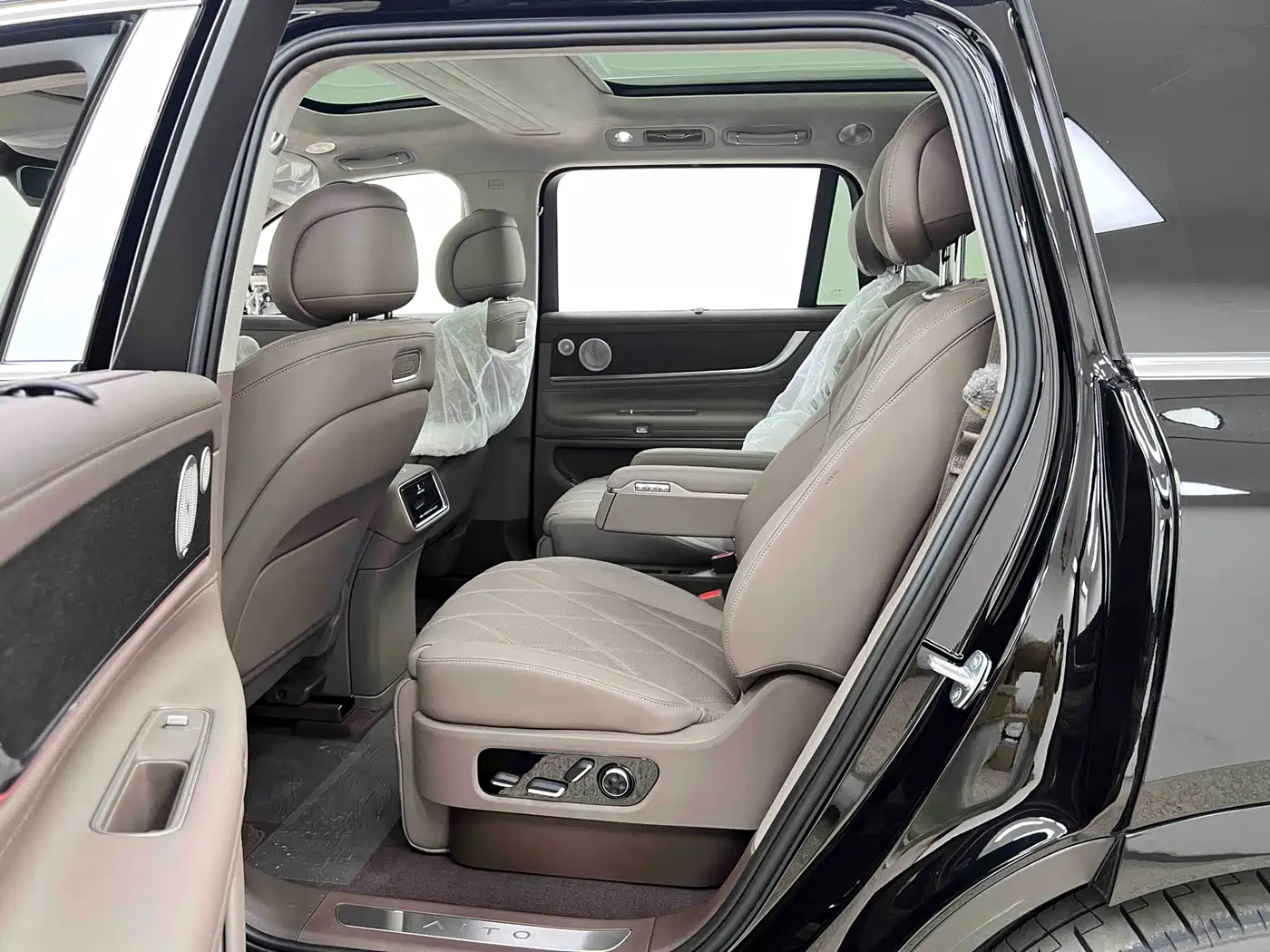 AITO Wenjie AITO M9 2025 Extended Range Ultra 52kWh 6-Seater фото 18