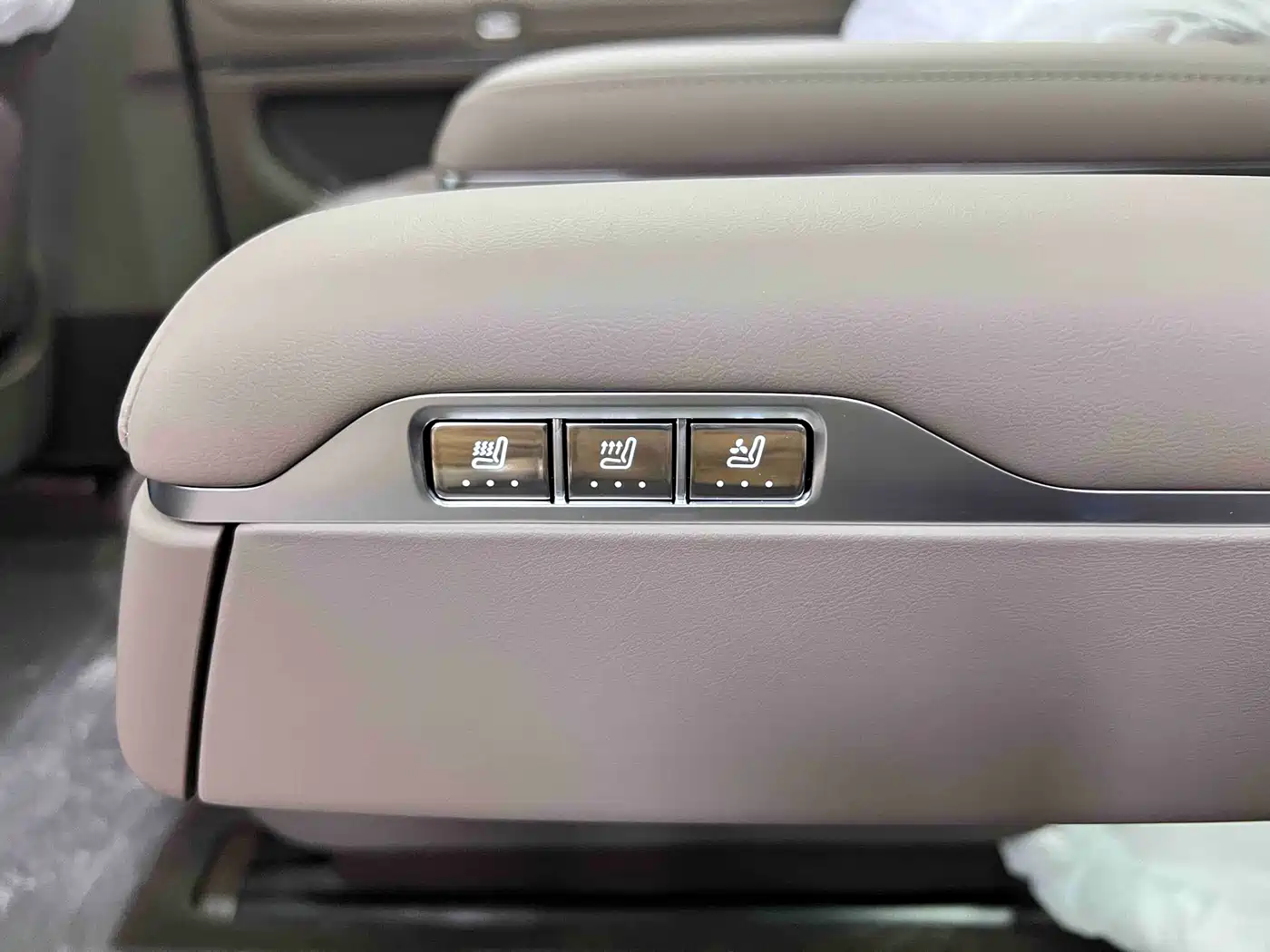 AITO Wenjie AITO M9 2025 Extended Range Ultra 52kWh 6-Seater фото 20