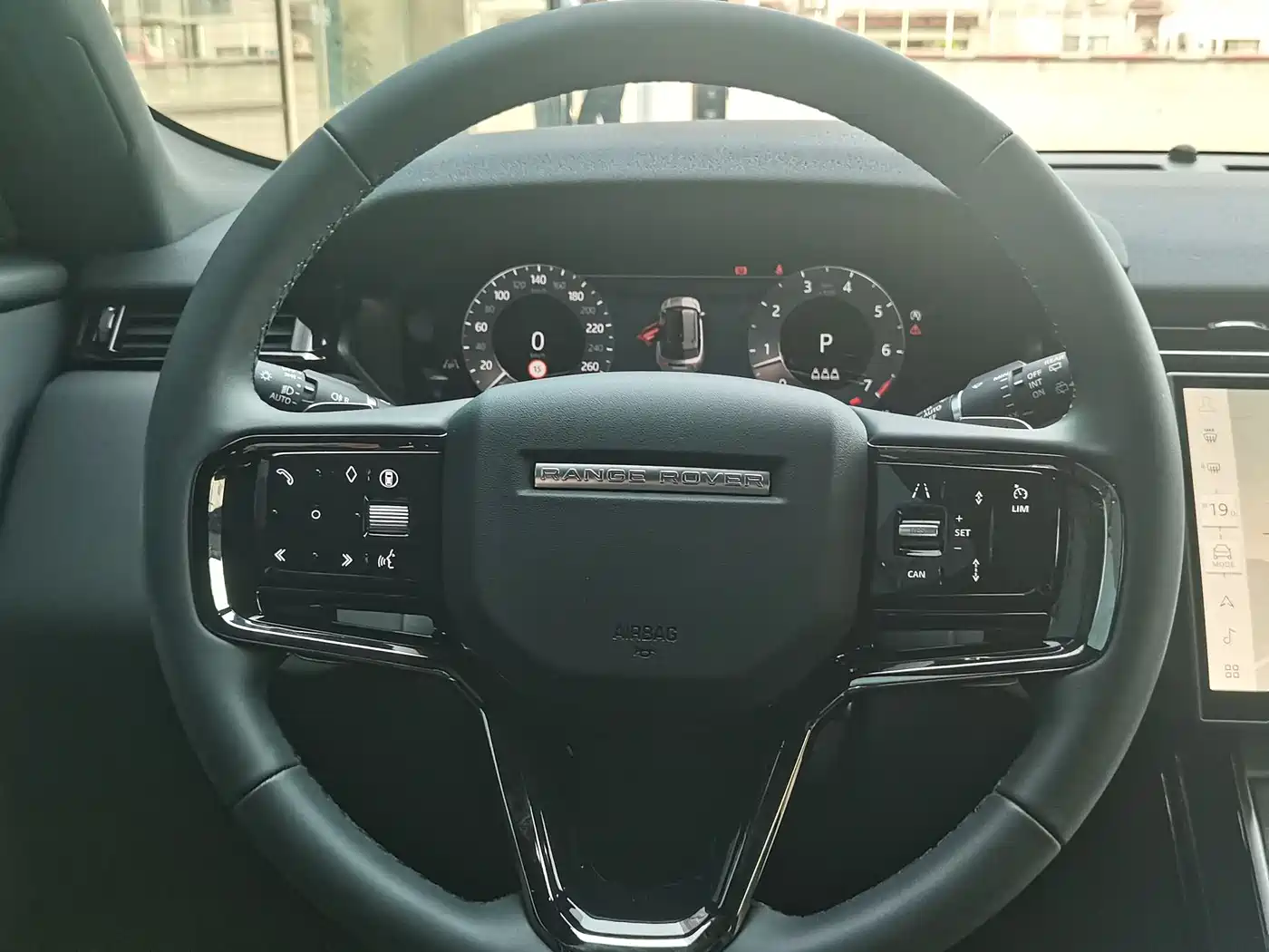 Land Rover Range Rover Velar 2025 S фото 14
