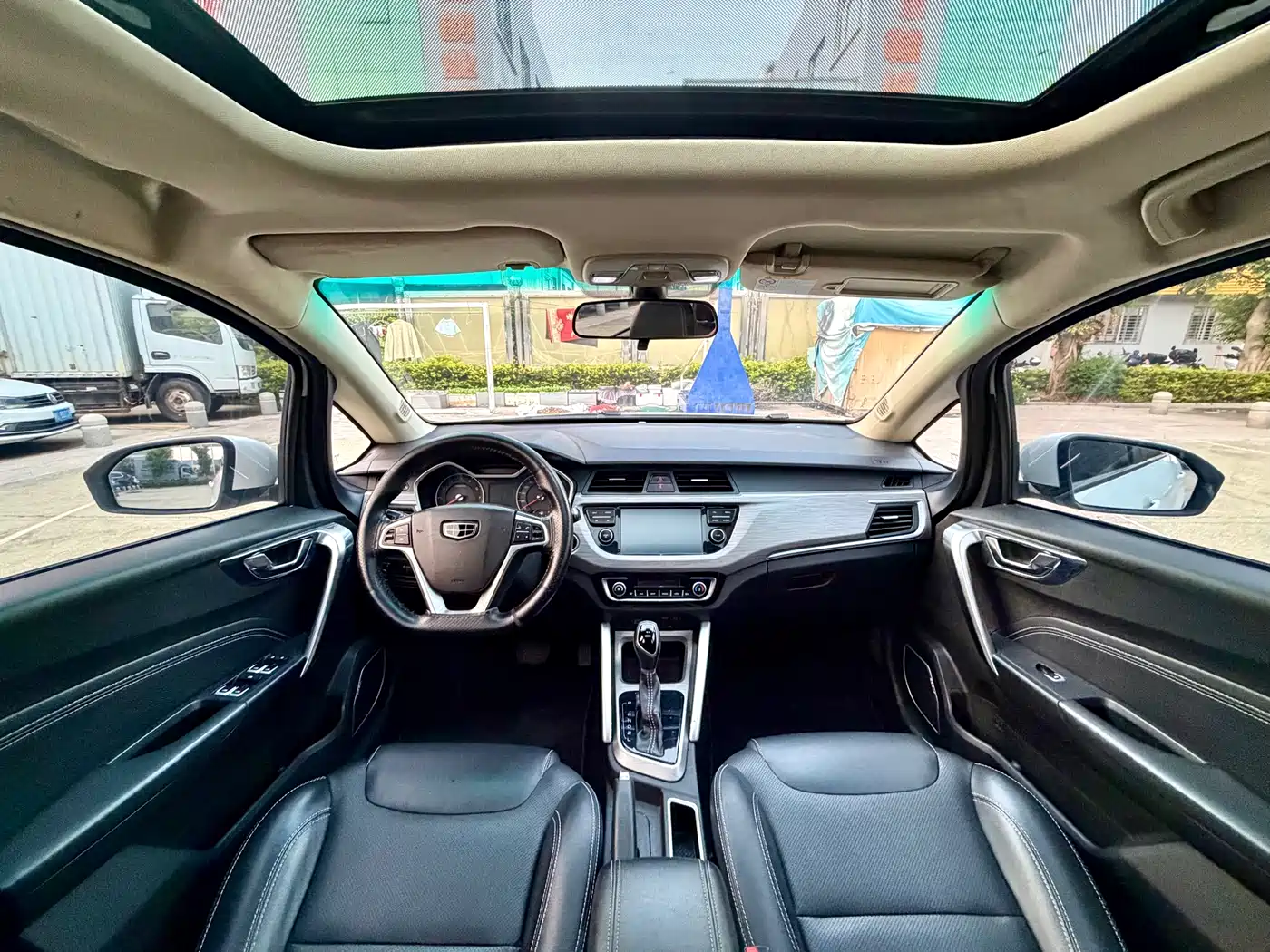 Фото 7 - Geely Vision X3
