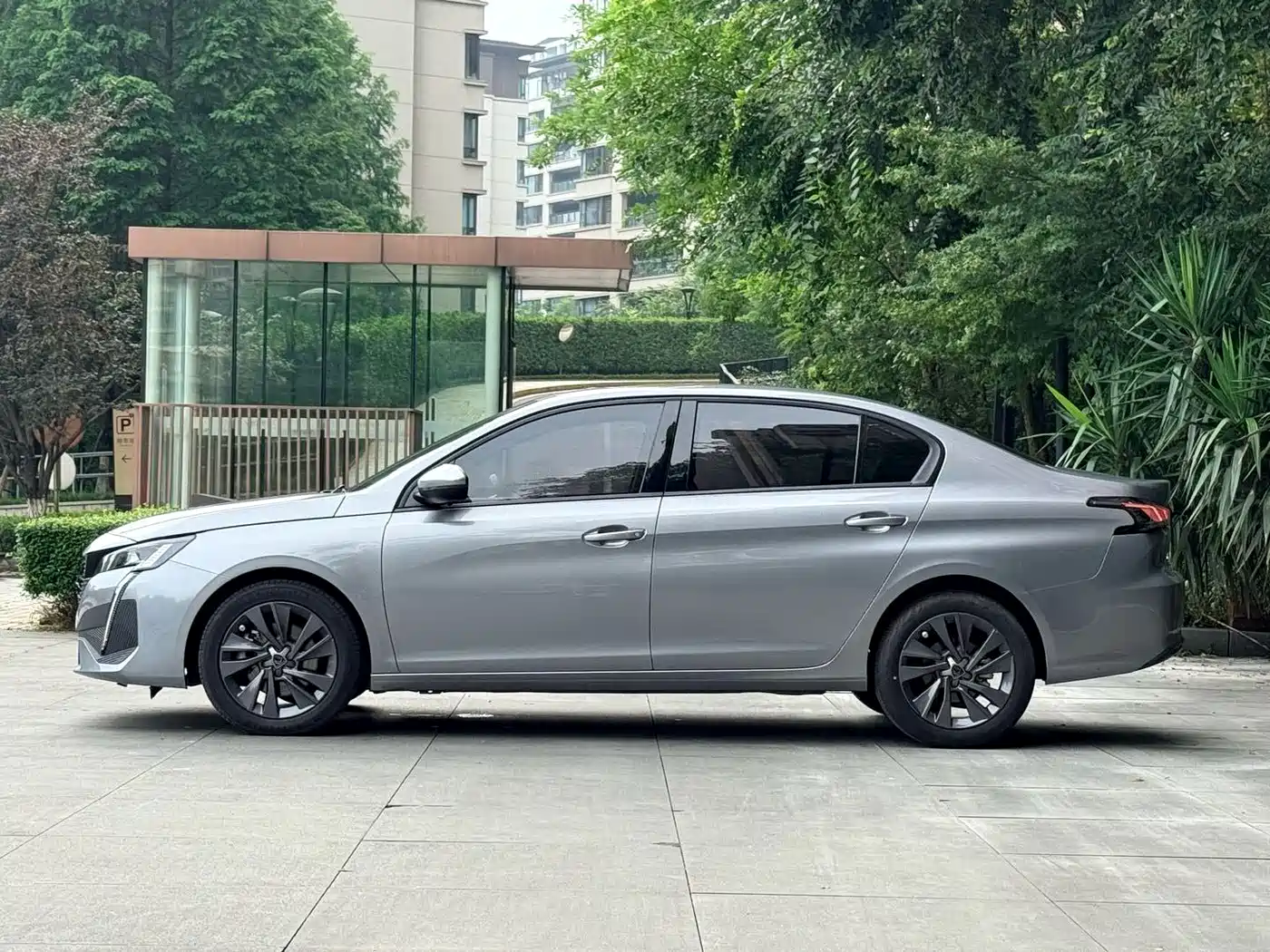 Peugeot 408 2024 2022 1.6T Progressive Edition