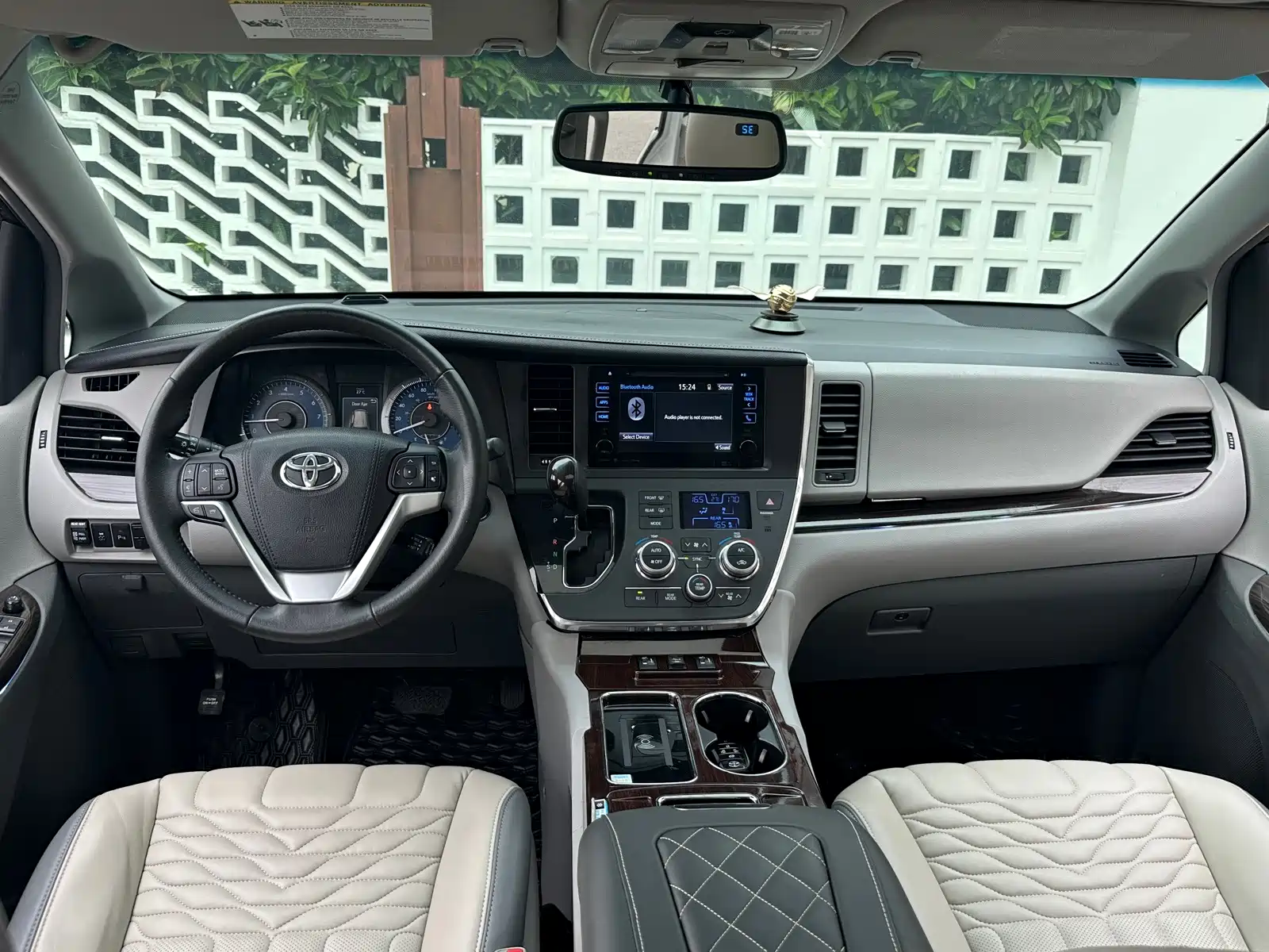 Photo 30 - Toyota Sienna