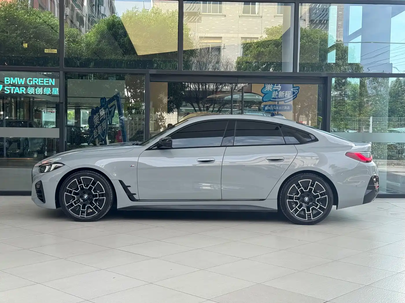 BMW 4 Series 2024 430i Gran Coupe M Sport Shadowline Package фото 7
