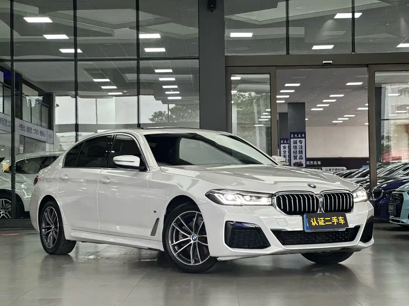BMW 5 Series 2021 525Li M Sport Package фото 2