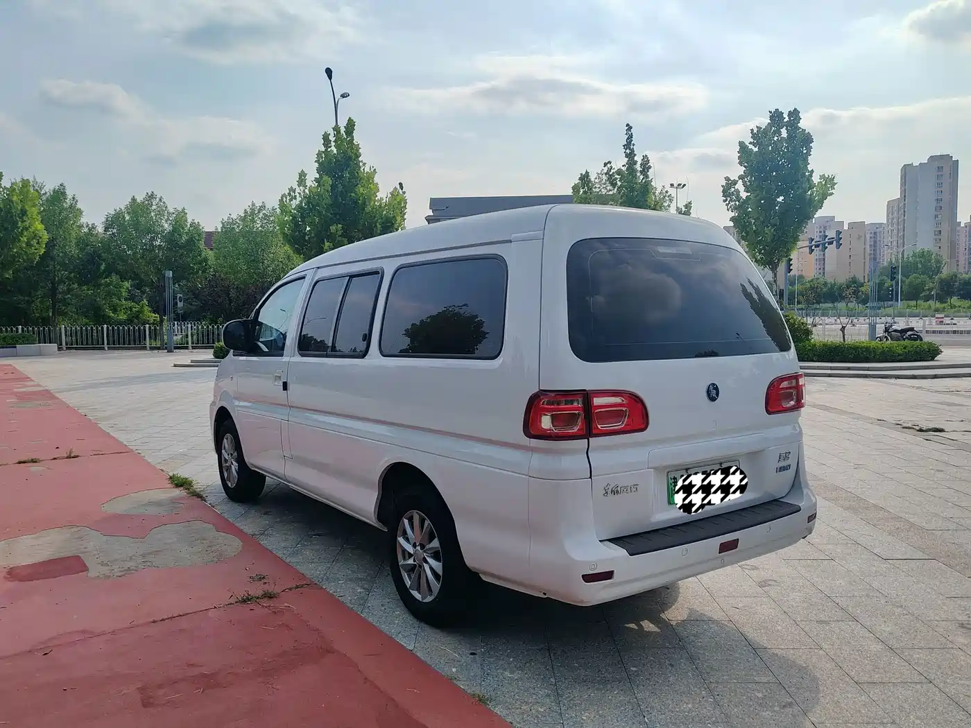 Dongfeng Fengxing Lingzhi New Energy 2025 2024 Standard Base 7-Seater