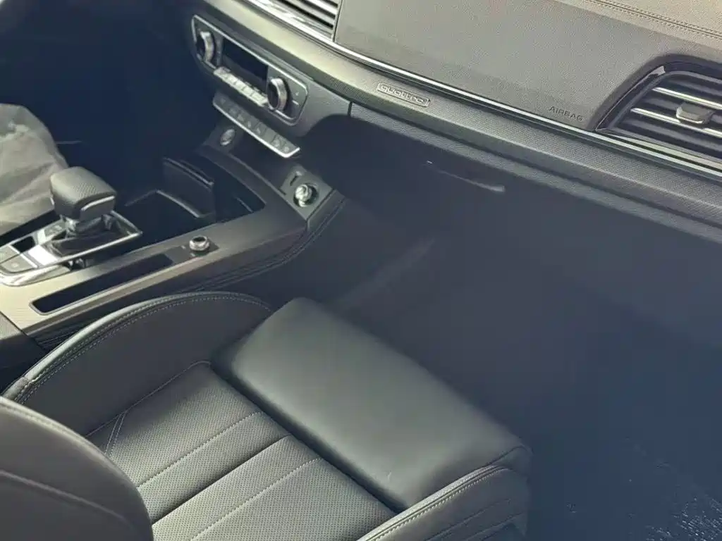 Audi Q5L 2025 Model Year Facelift 45th Anniversary Edition 45 TFSI Luxury Dynamic фото 11