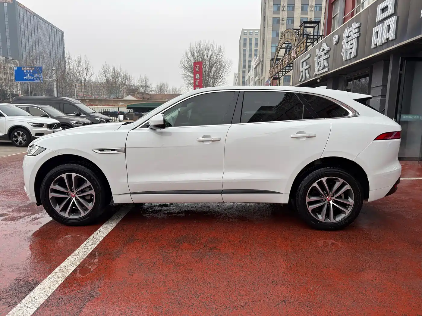 Jaguar F-PACE 2016 2016 2.0T FWD R-Sport Edition