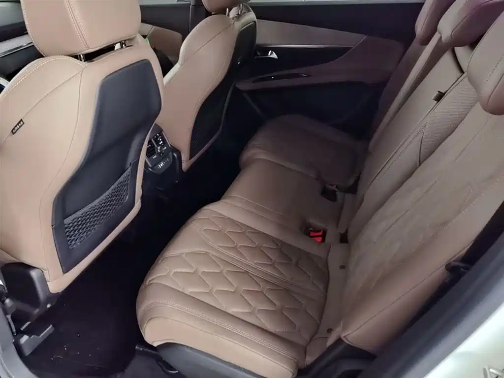 Peugeot 5008 2023 400THP Flagship Honor Edition 7-seater фото 17