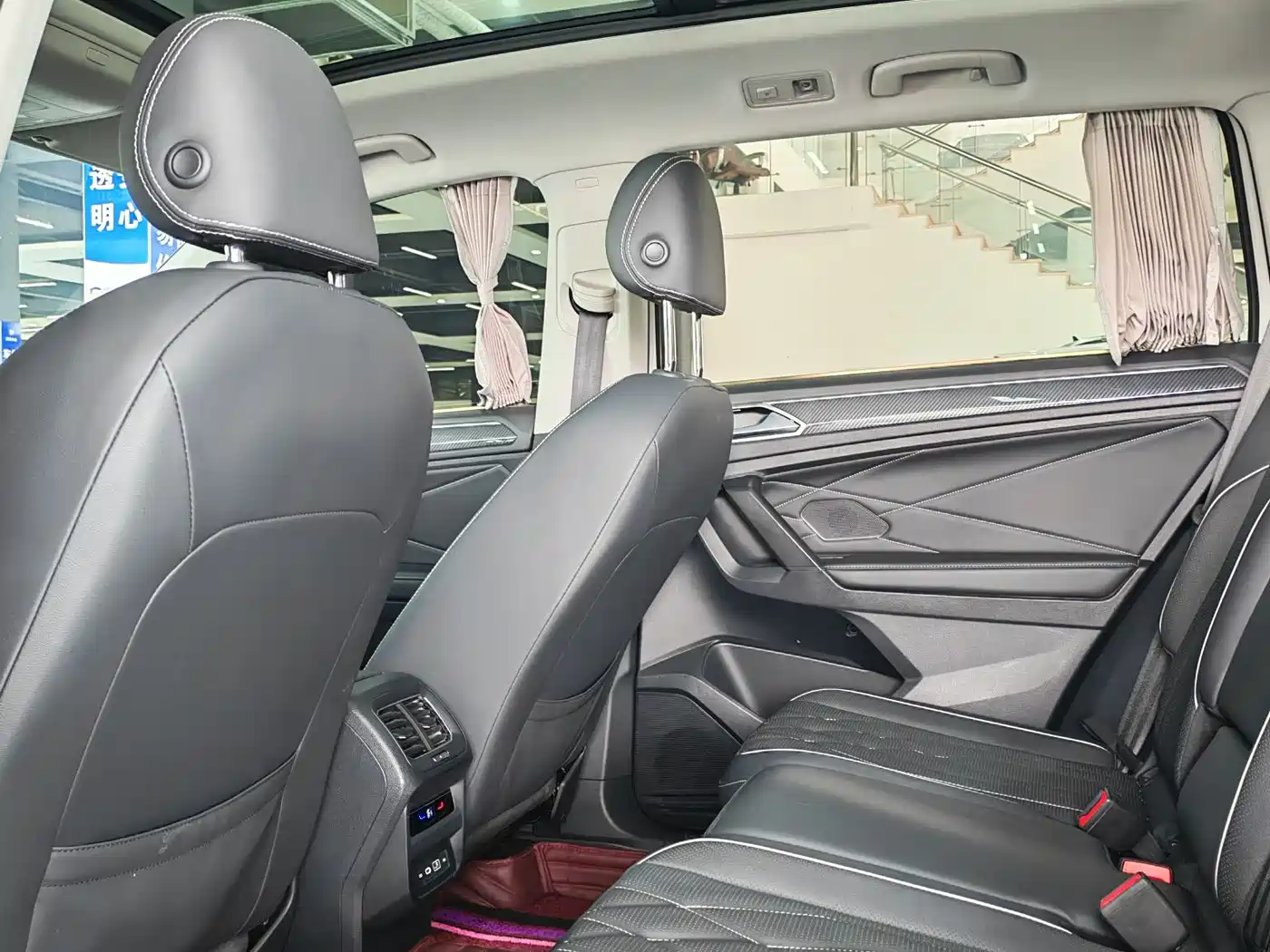 Volkswagen Tiguan L 2022 330TSI Auto 2WD R-Line Premium Edition фото 8