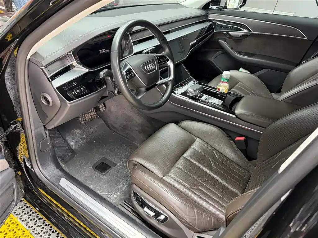 Audi A8 2019 Facelift Plus A8L 50 TFSI quattro Comfort фото 4